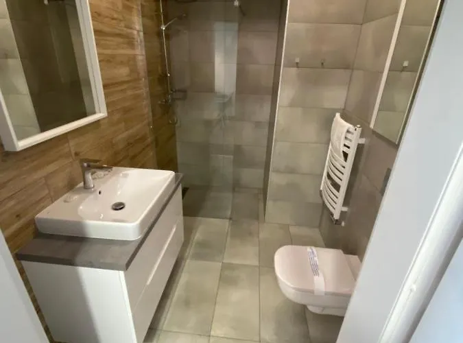 Aparthotel Luxury Krynica -apartamenty No 1 With Swimming Pool 3*